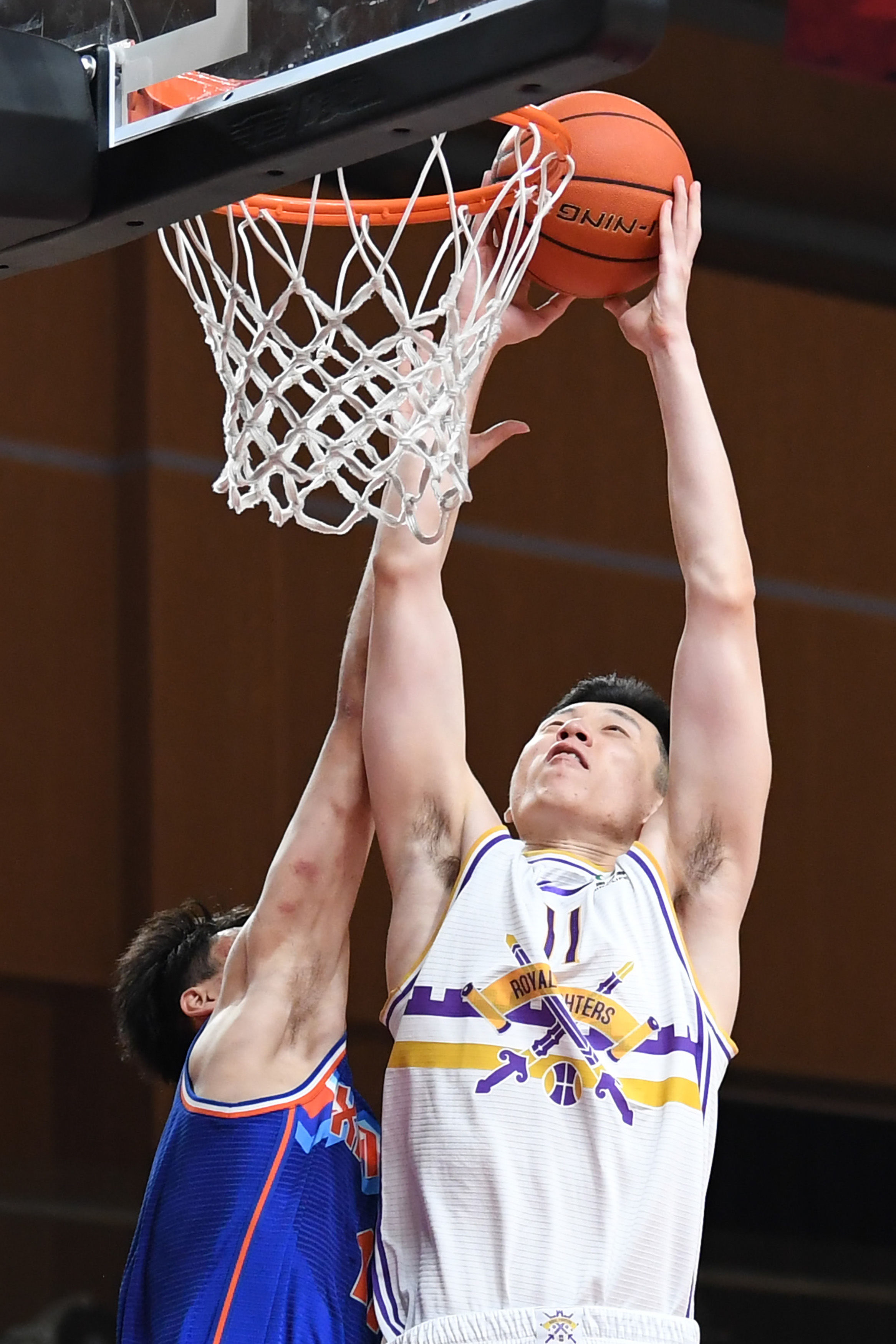 赢得比赛的 赢得比赛的