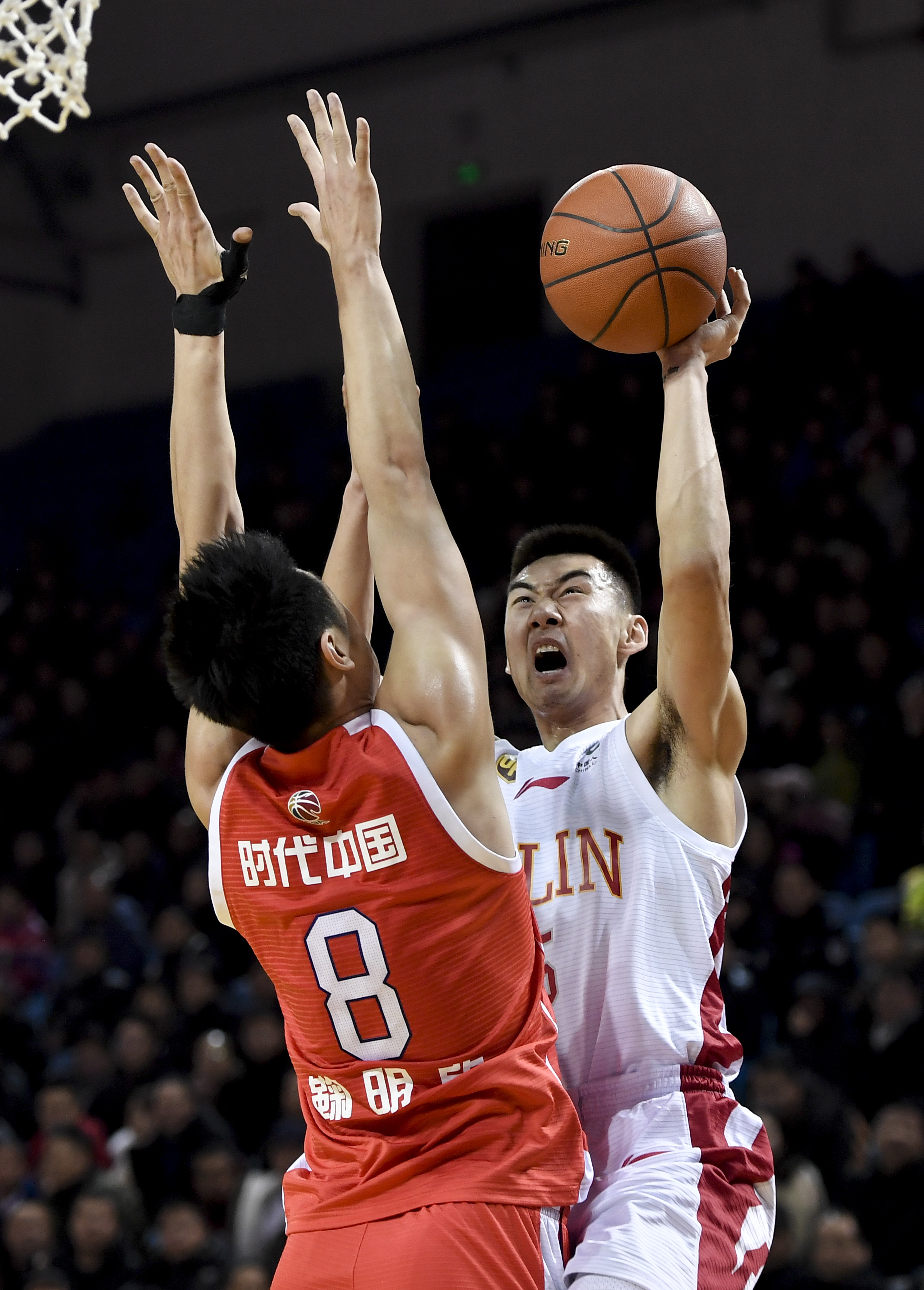 手展现出极 手展现出极